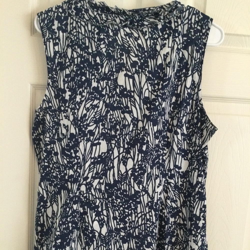 GH Bass and Company Navy and White Sleeveless Top